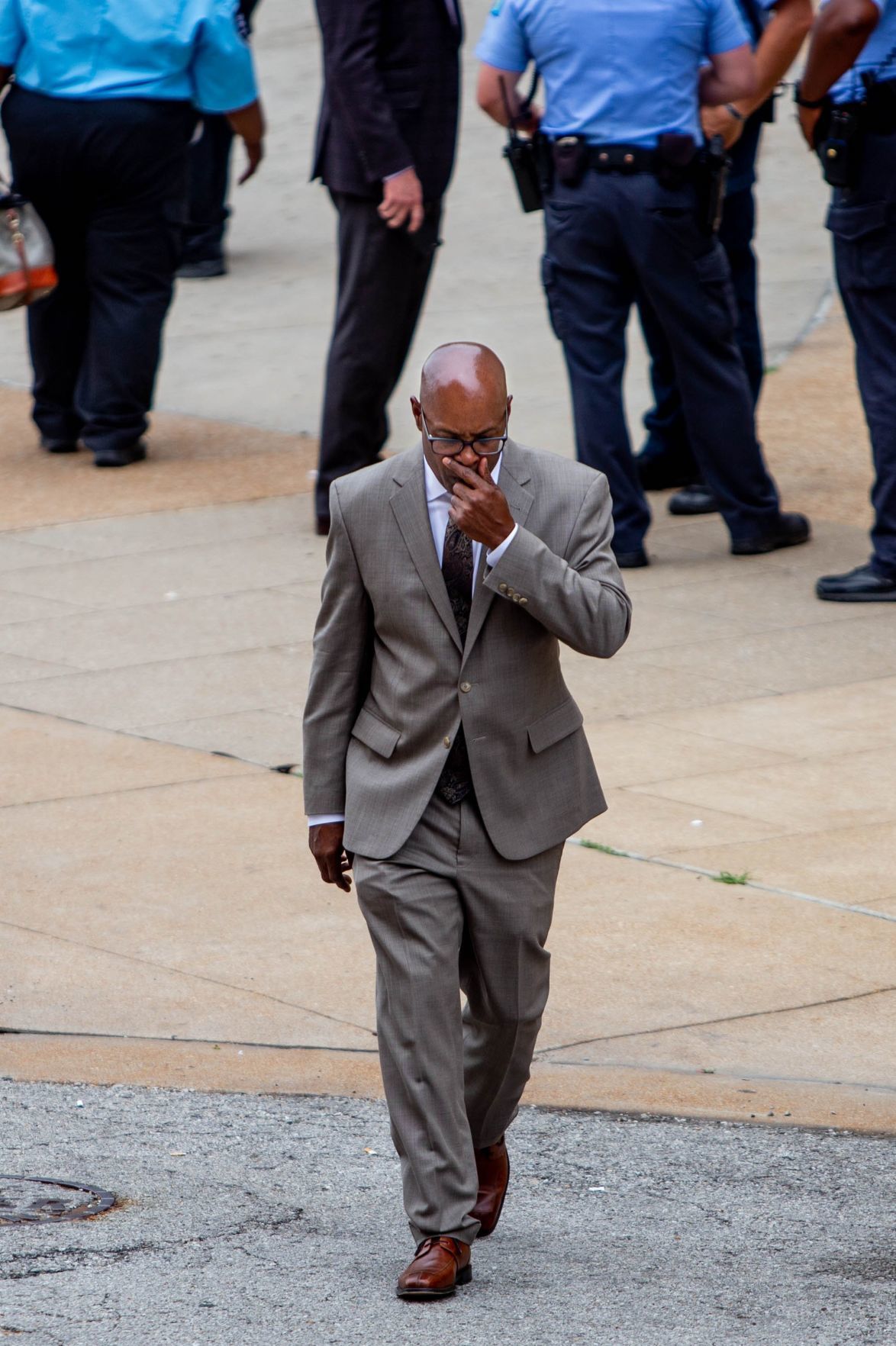Man killed by St. Louis police officer after shooting different officer in leg
